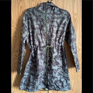 🍉Camo anorak jacket lightweight, great for layering, hooded, NWOT, M